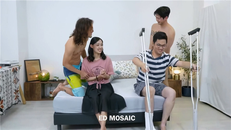 ED Mosaic 新人! 24歲女友若若性慾太強⭐體殘的男友希望我找兩位帥哥陪她玩3P初體驗