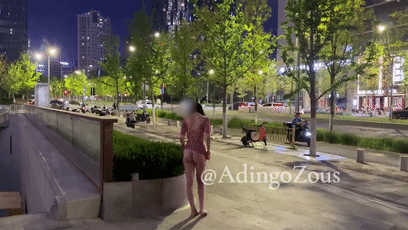 極限戶外露出挑戰『ZousAdingo』性感人妻尤物 滿處是人的…
